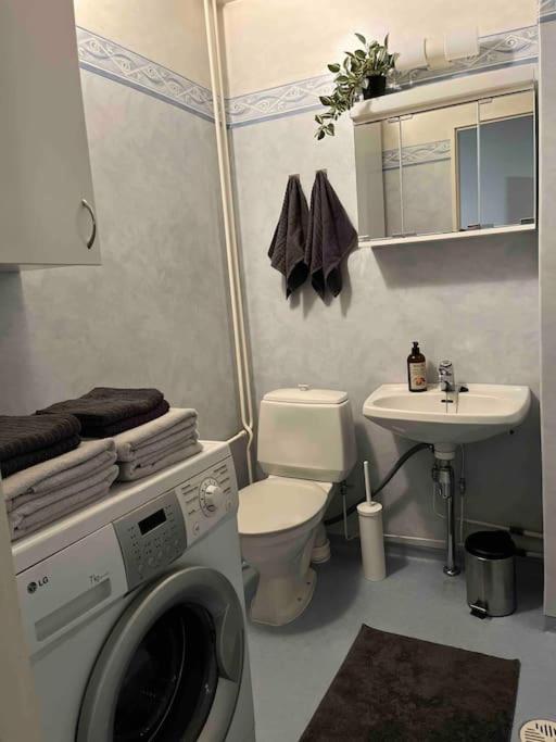 Spacious Apartment For 5 Next To The Train Station Rovaniemi Esterno foto